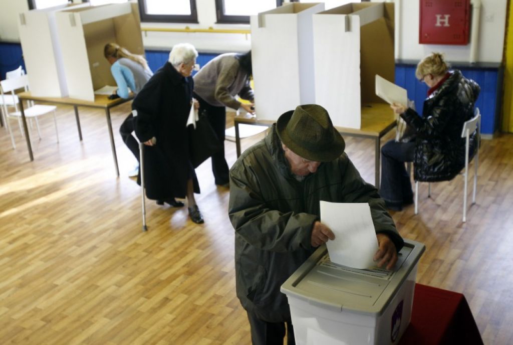 Na volitve je šlo skoraj 65 odstotkov Slovencev