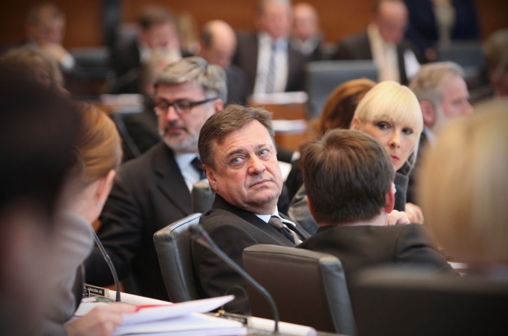 Janković danes v parlamentu sestankuje s Pahorjevimi
