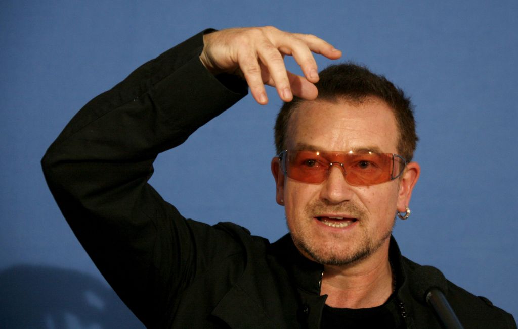 Bono je padel s kolesom,  U2 odpovedali koncert