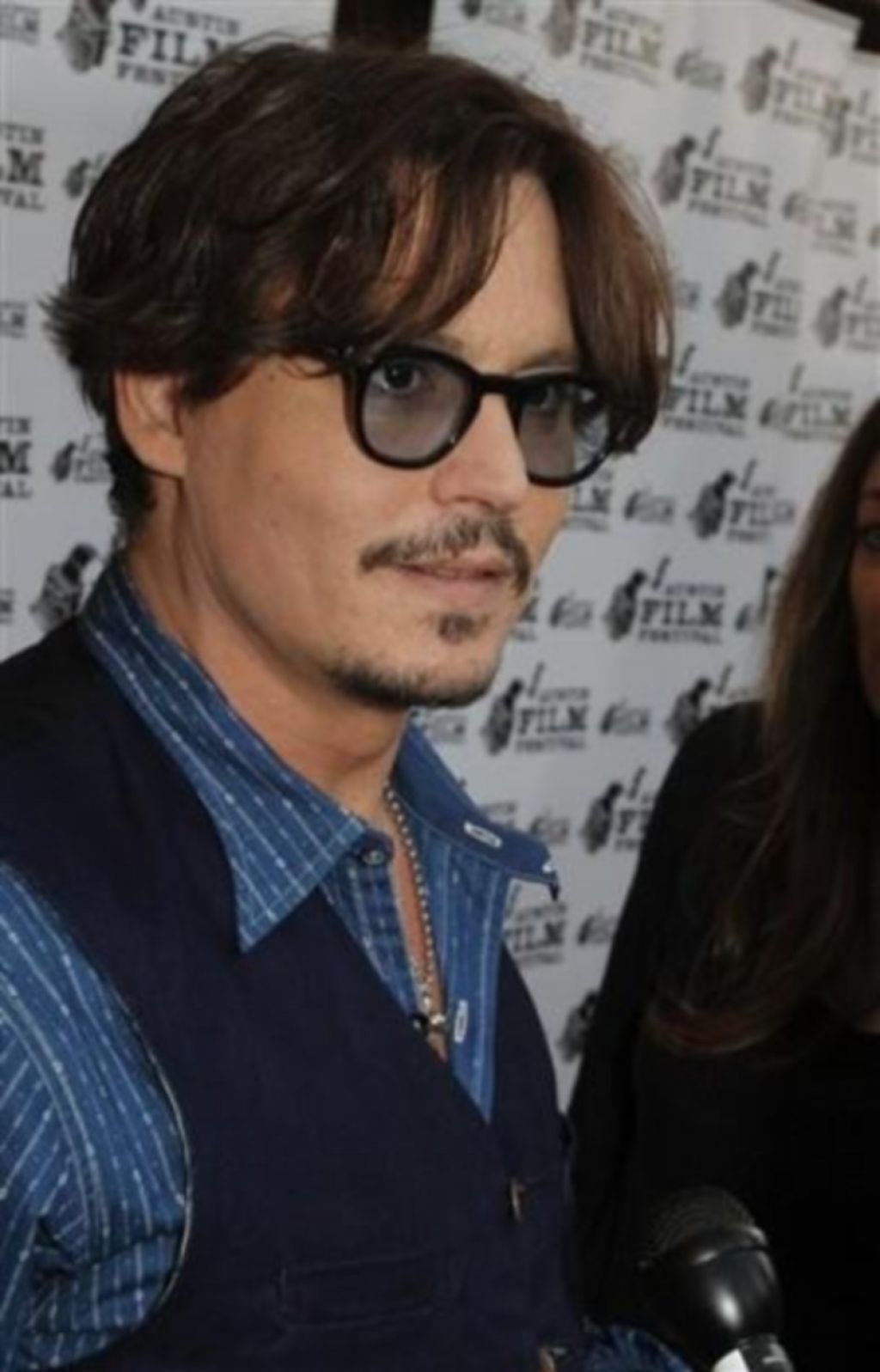Igralec Johnny Depp ne nosi spodnjic
