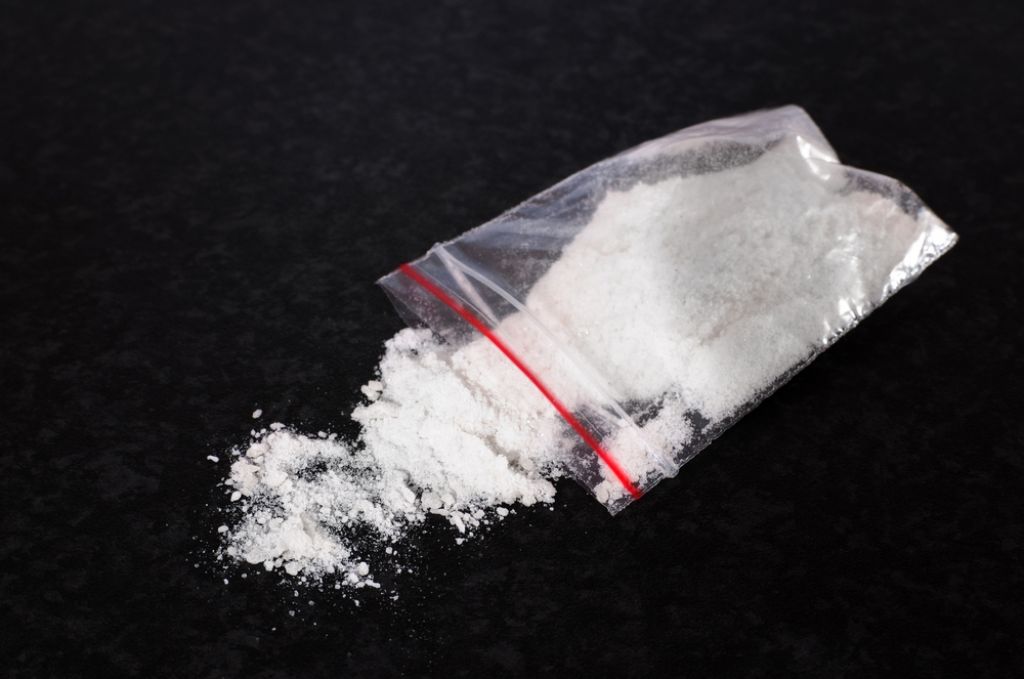 Babica treh vnukov tihotapila kokain