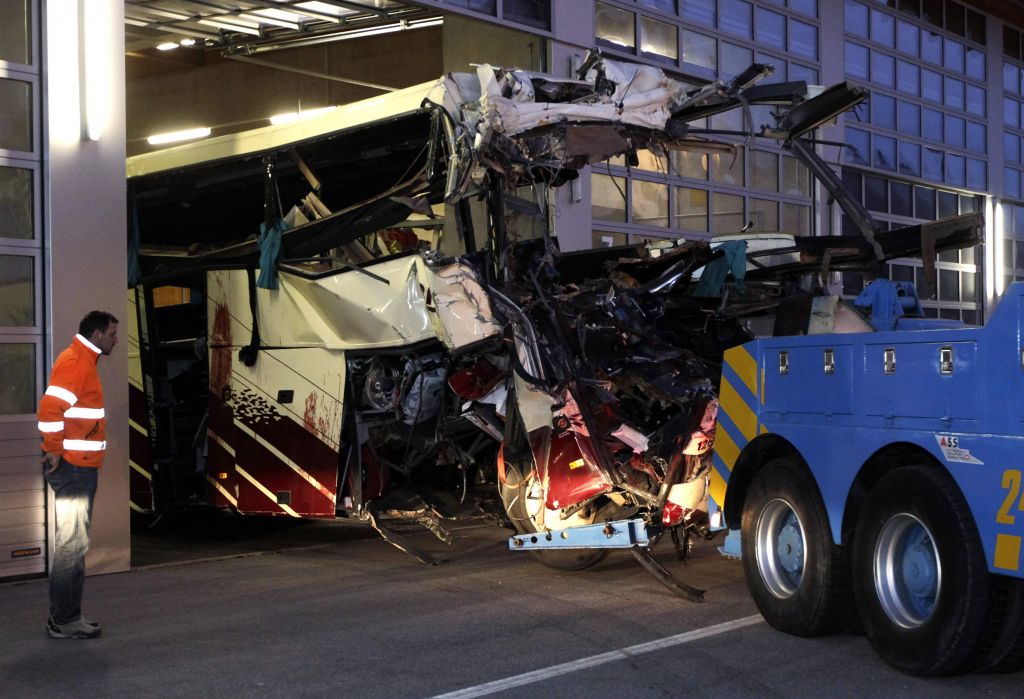 V nesreči avtobusa v Švici umrlo 22 otrok