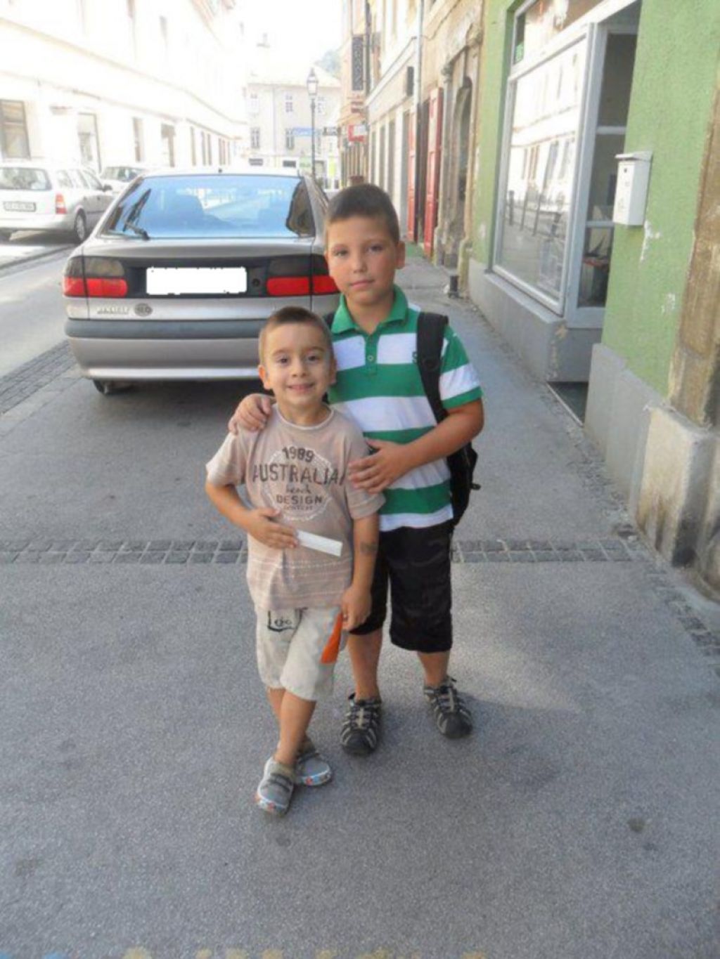 Mama na lepše v Grčijo, 10-letni sin sam doma