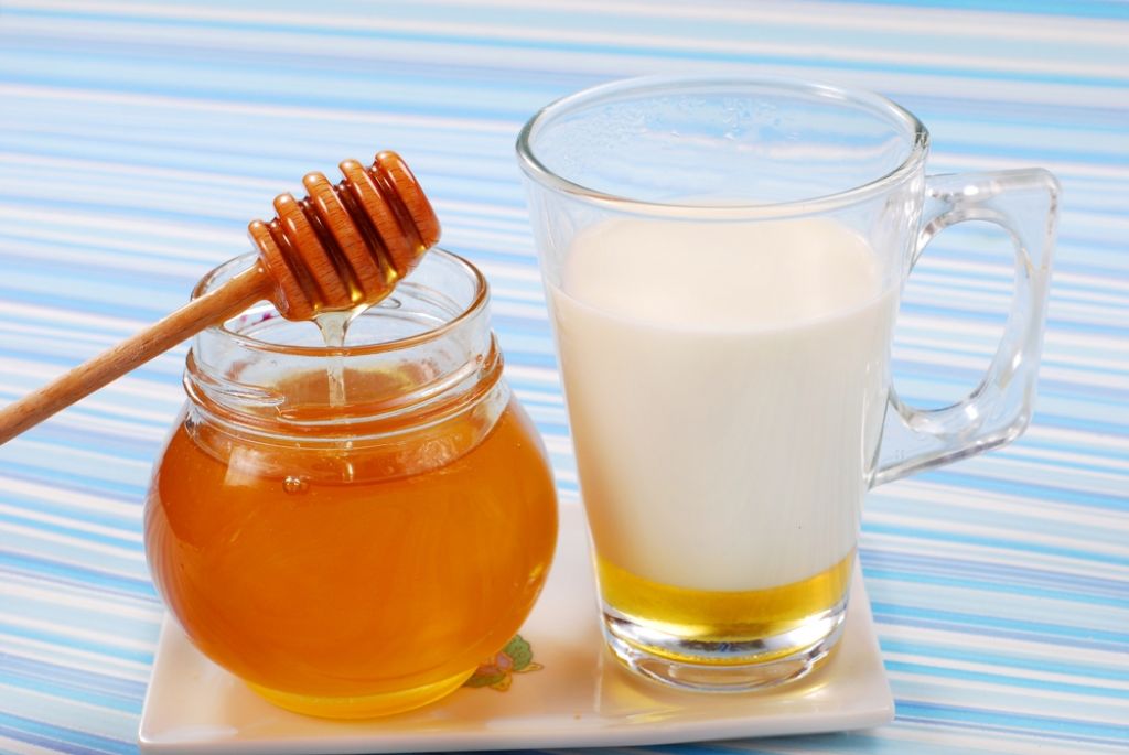 Z žlico medu v mleku do dobrega spanca