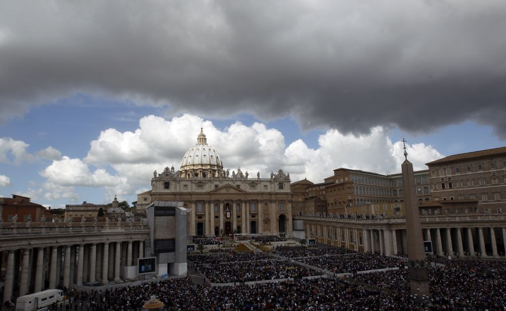 Vatikan: mafijca pokopali poleg papežev