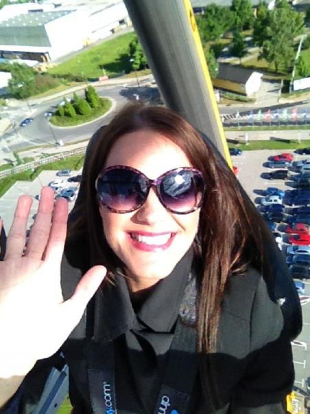 FOTO: Noseča Rebeka 50 metrov v zraku