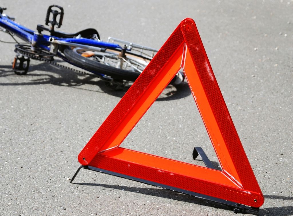Prometna nesreča v Mozirju, kolesar hudo poškodovan