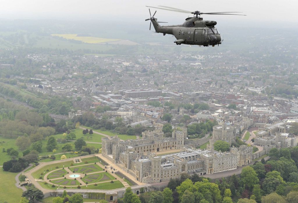 FOTO: Spektakularna vojaška parada v čast britanski kraljici