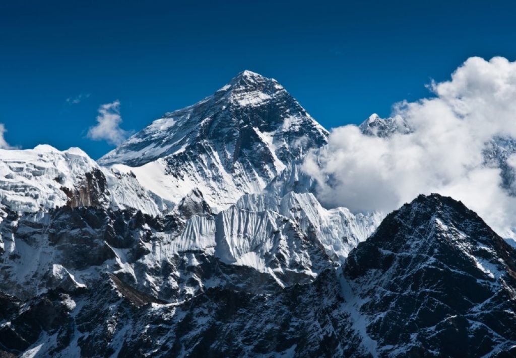 Mount Everest se je znižal