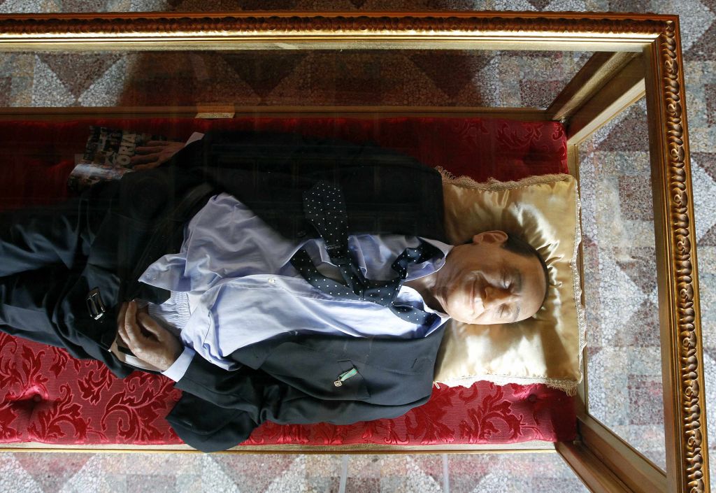 FOTO: Sanje Italijanov: mrtev Berlusconi