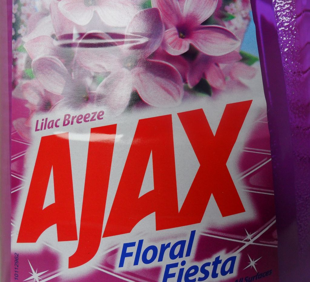 Kupujmo ceneje: kam po čistilo Ajax?