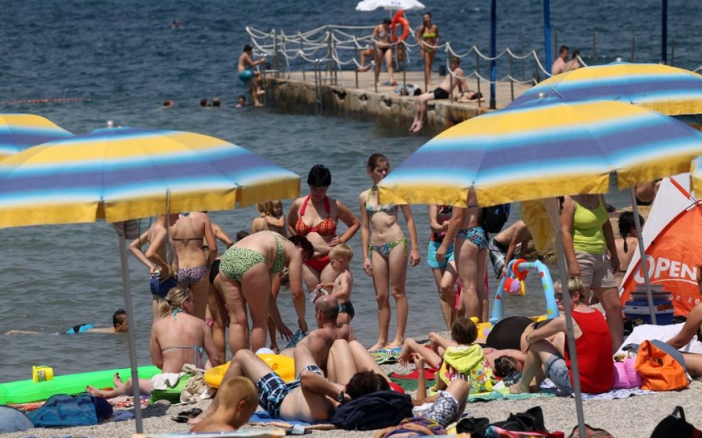 FOTO: Ofenziva turistov v Simonovem zalivu