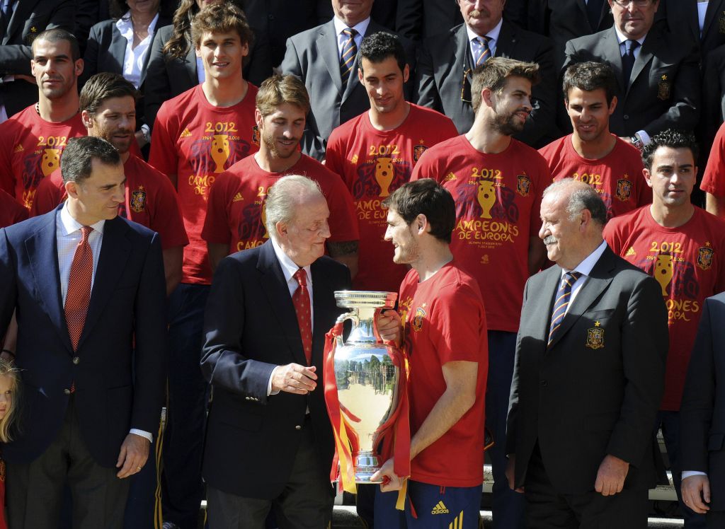 FOTO: Kralj Juan Carlos prejel dres, predsednik Napolitano pa medaljo
