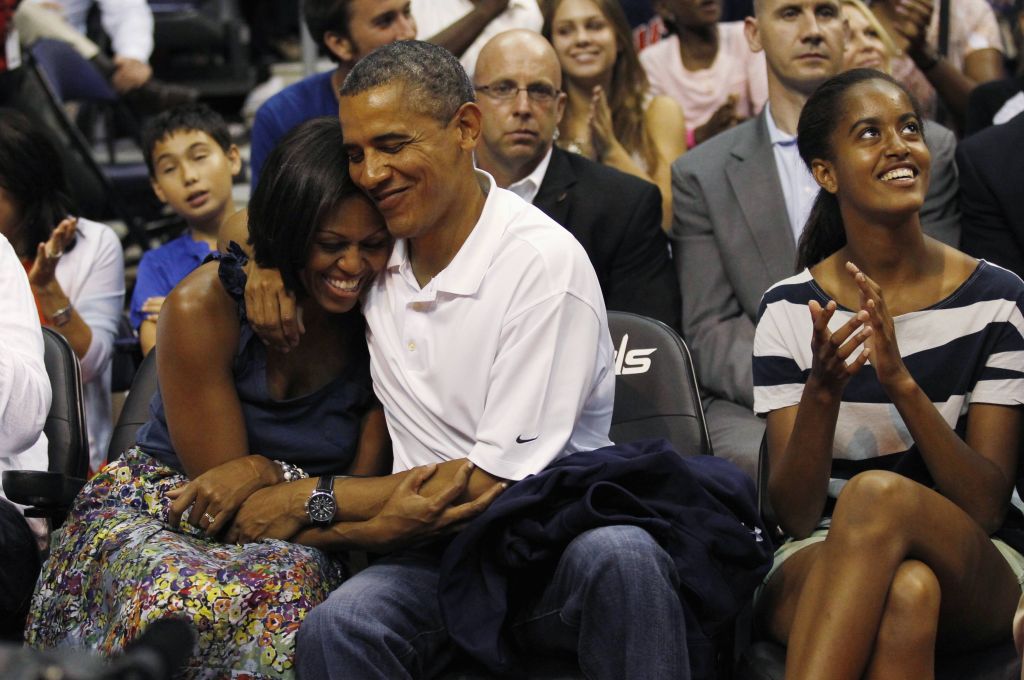 FOTO in VIDEO: Predsedniški poljub za zadovoljne navijače
