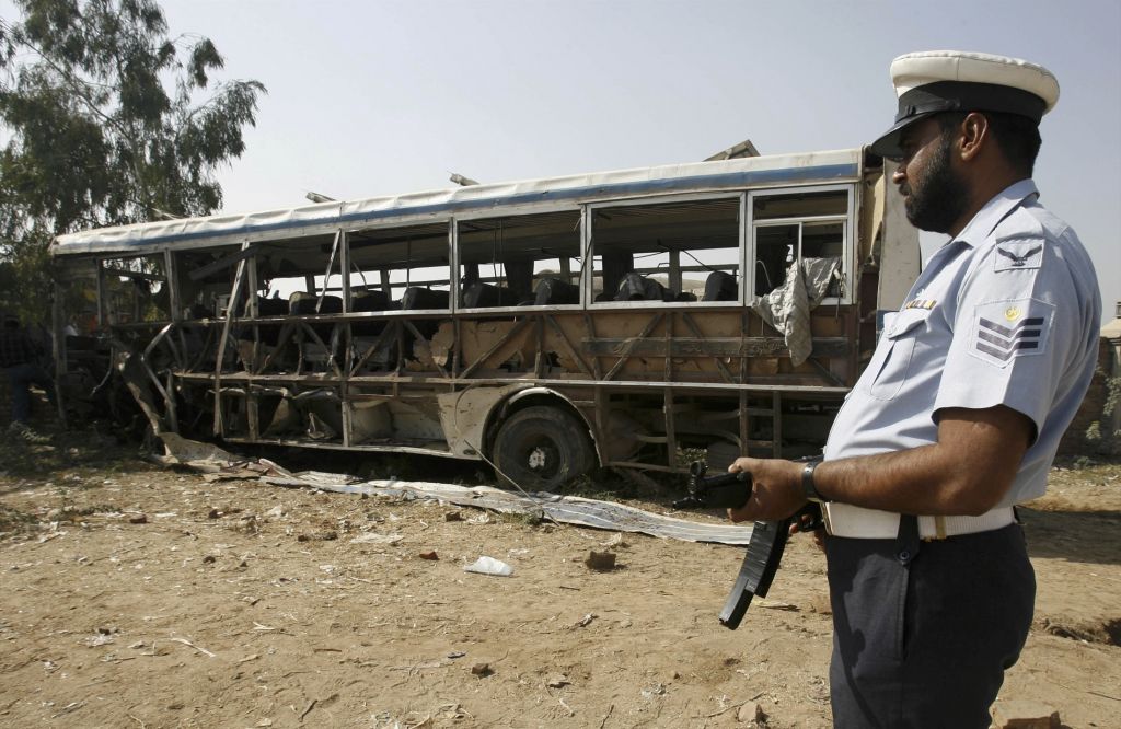 FOTO in VIDEO: Za eksplozijo na avtobusu odgovorni teroristi