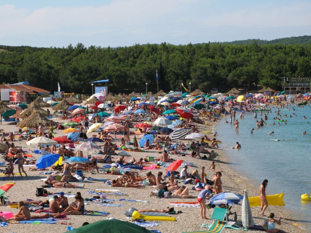Kaos na hrvaških otokih: razglasili izredne razmere, turisti ujeti