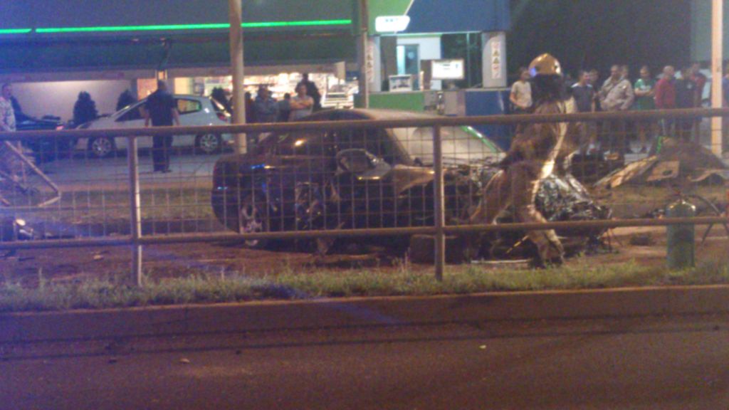 FOTO: Ograja prebila avto in jo na smrt ranila