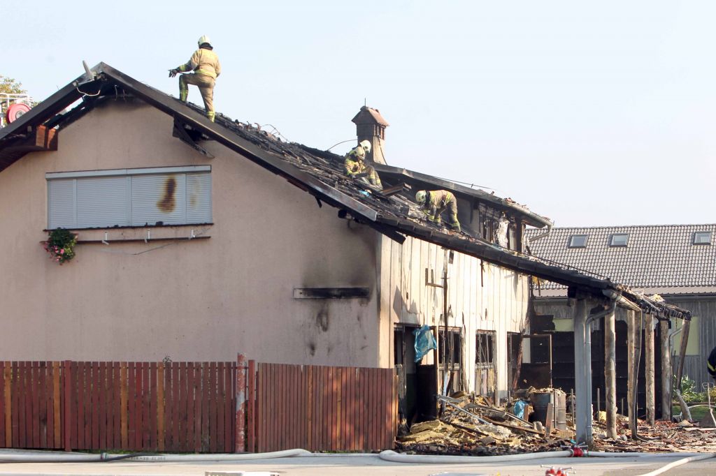 FOTO: Požar v Ljubljani popolnoma uničil dve stanovanji
