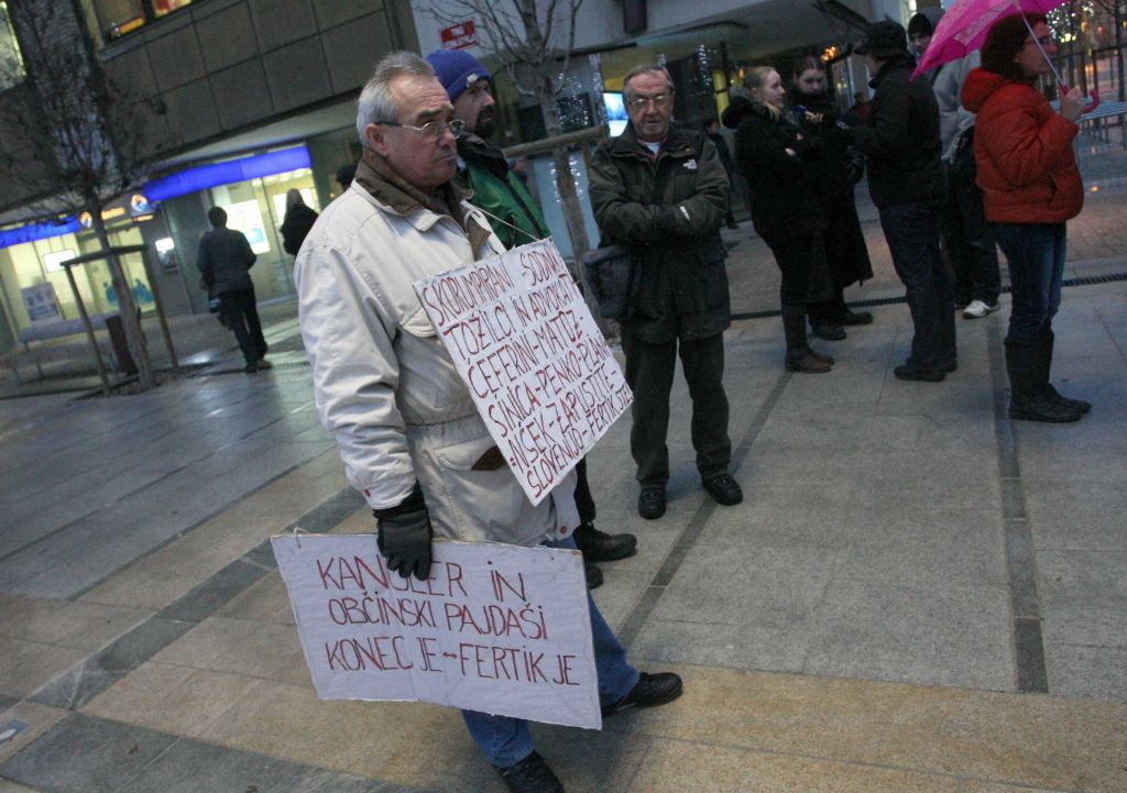 Protesti v Mariboru: Stric iz ozadja je kapital