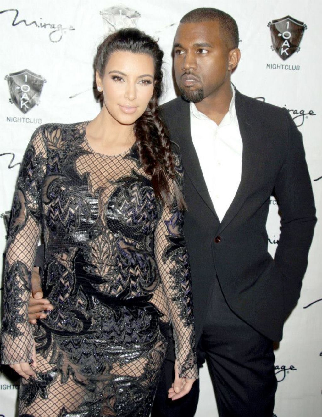 Kanye varal nosečo Kim Kardashian