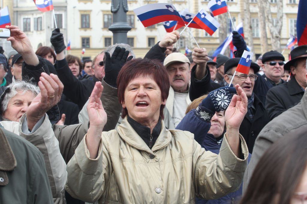 FOTO: Zborovali so Janševi: žena, ministri, poslanci in drugi