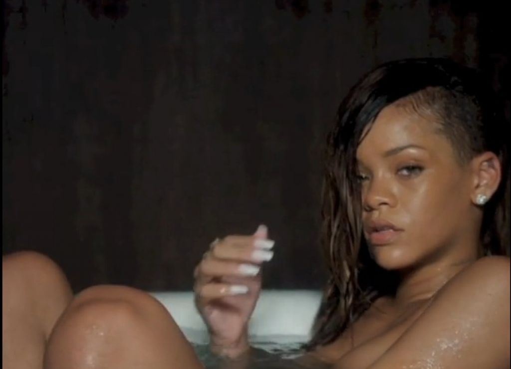 VIDEO: Rihanna zablestela tudi brez ličil 