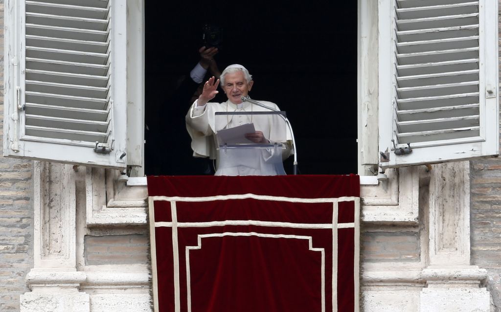 Papež se posveča meditaciji in molitvi