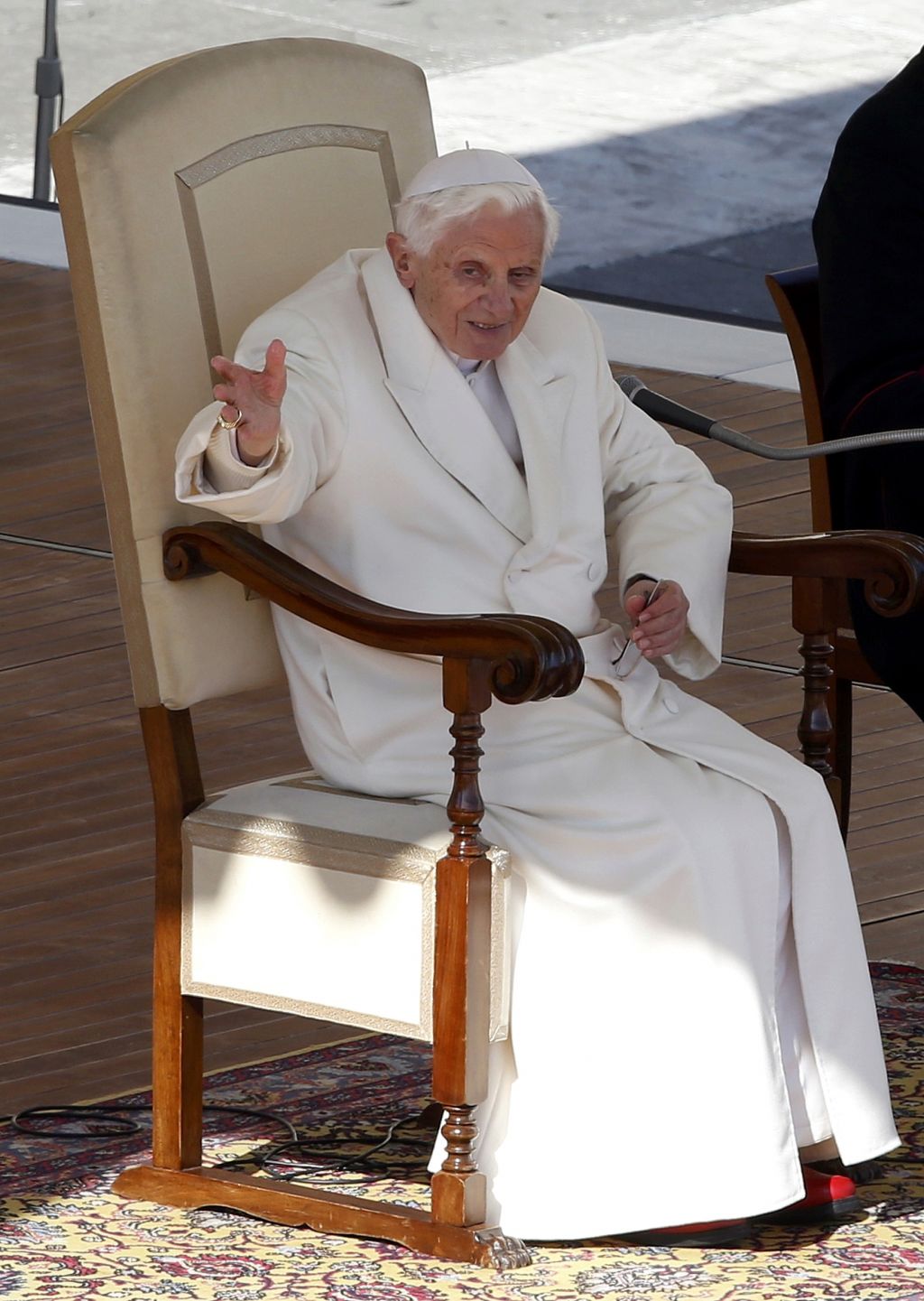 Papež se je prebudil  v zadnji delovni dan