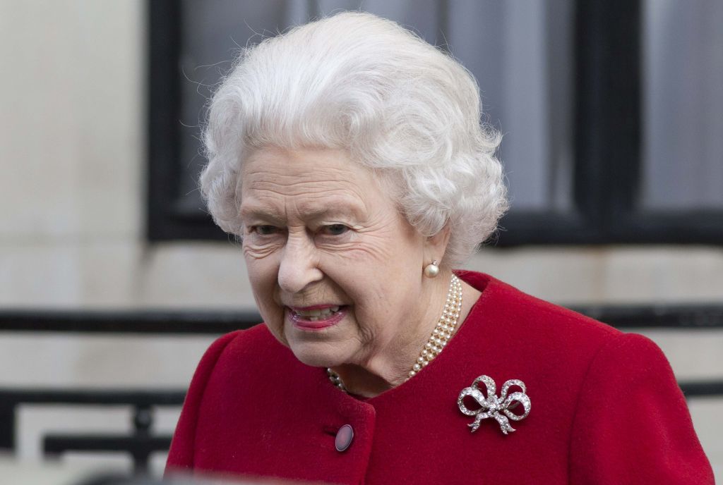 Britanska kraljica zapustila bolnišnico
