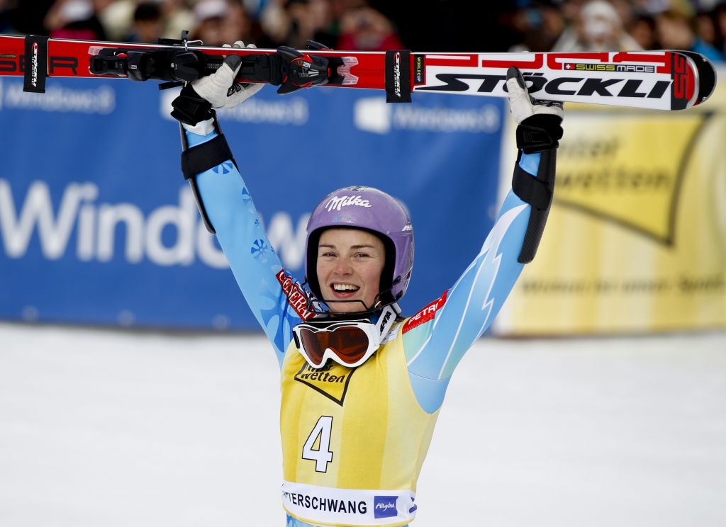 Tina z navijači po slalomski globus