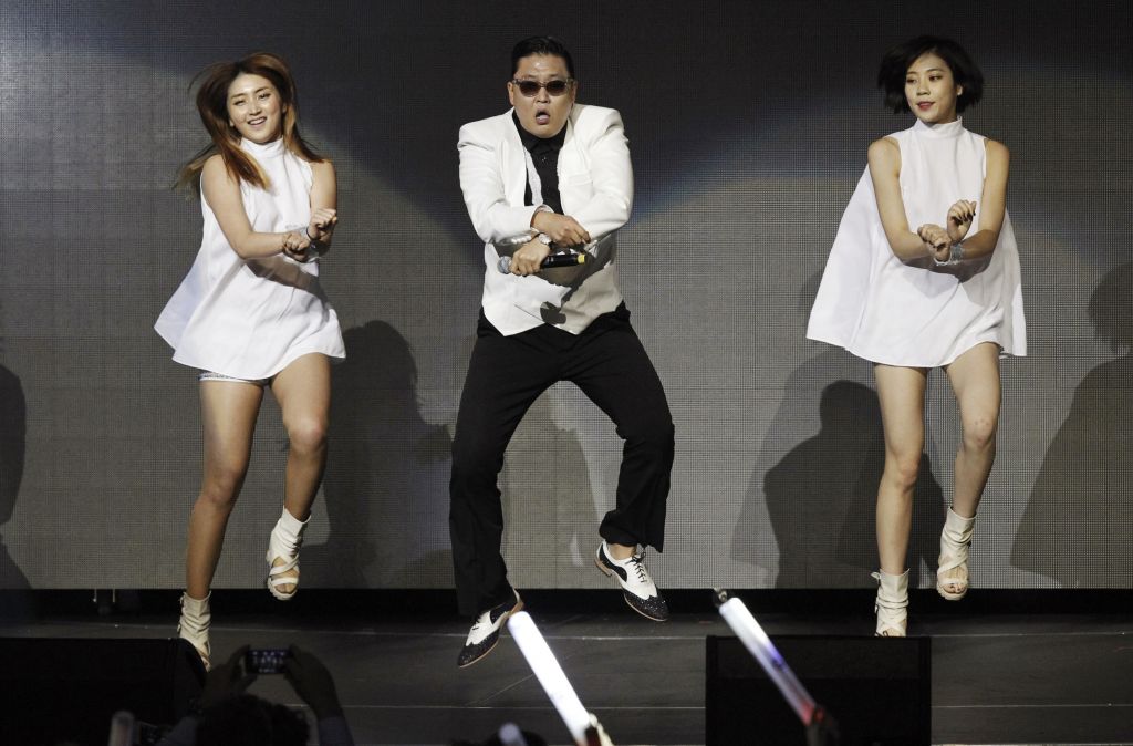 Video Gangnam Style smo gledali 16.000 let