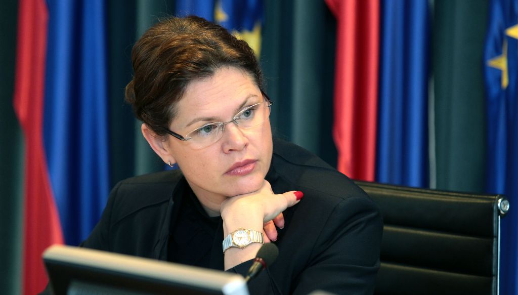 Alenka Bratušek se zapira pred uslužbenci vlade