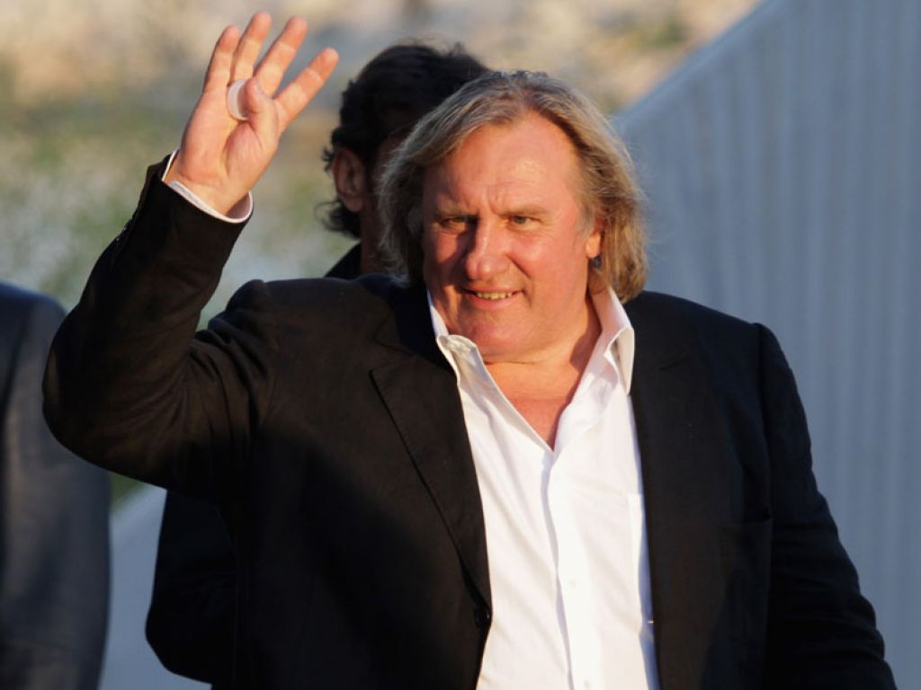 Gerard Depardieu ropal grobove in se prodajal