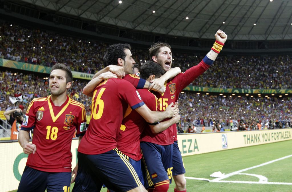 Španci po polfinalni drami v finale z Brazilci