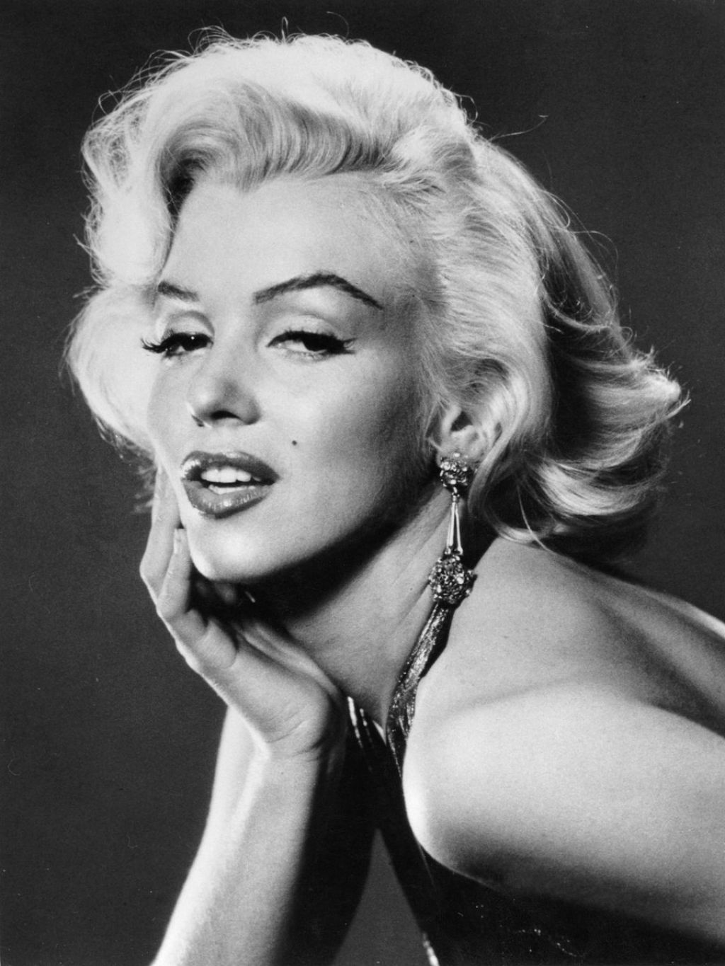 Marilyn Monroe bila v dolgovih
