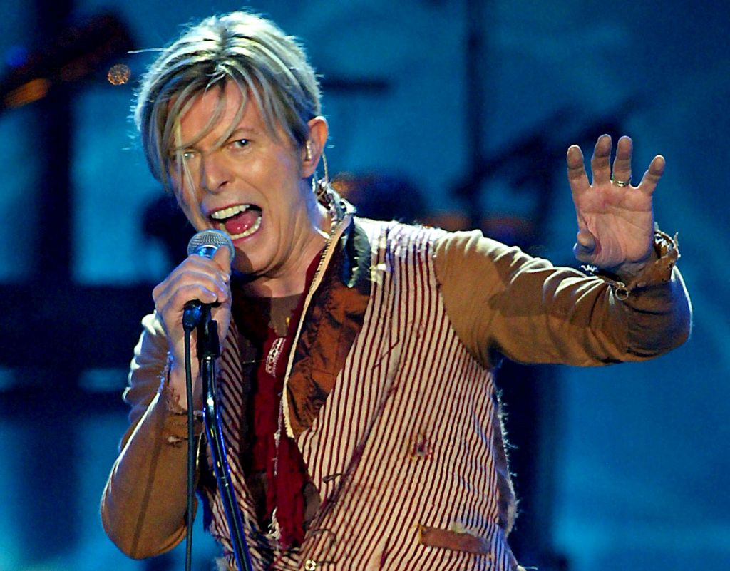 Pepel Davida Bowieja vrgli v puščavski kres