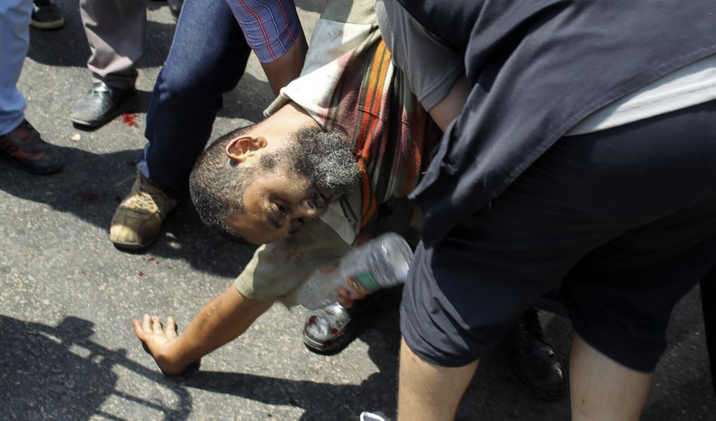 FOTO: V Egiptu uradno potrjenih več kot 500 smrtnih žrtev