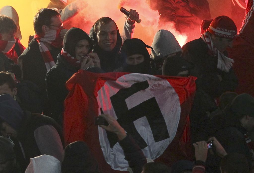 Ruski navijači z nacističnimi simboli