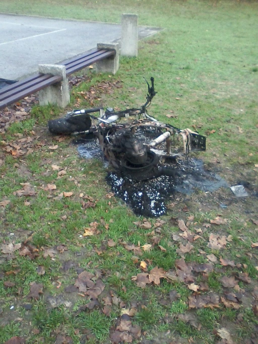 Mopedist (17) hudo poškodovan