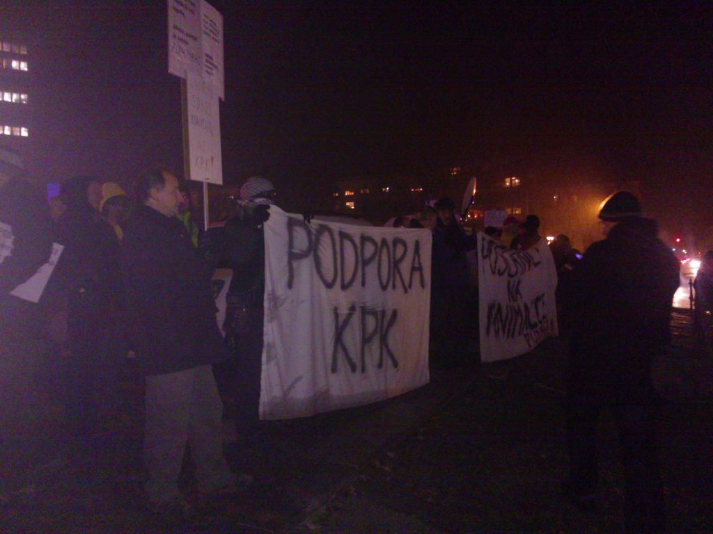 FOTO: Podpornik KPK s solzivcem nad Jankovića