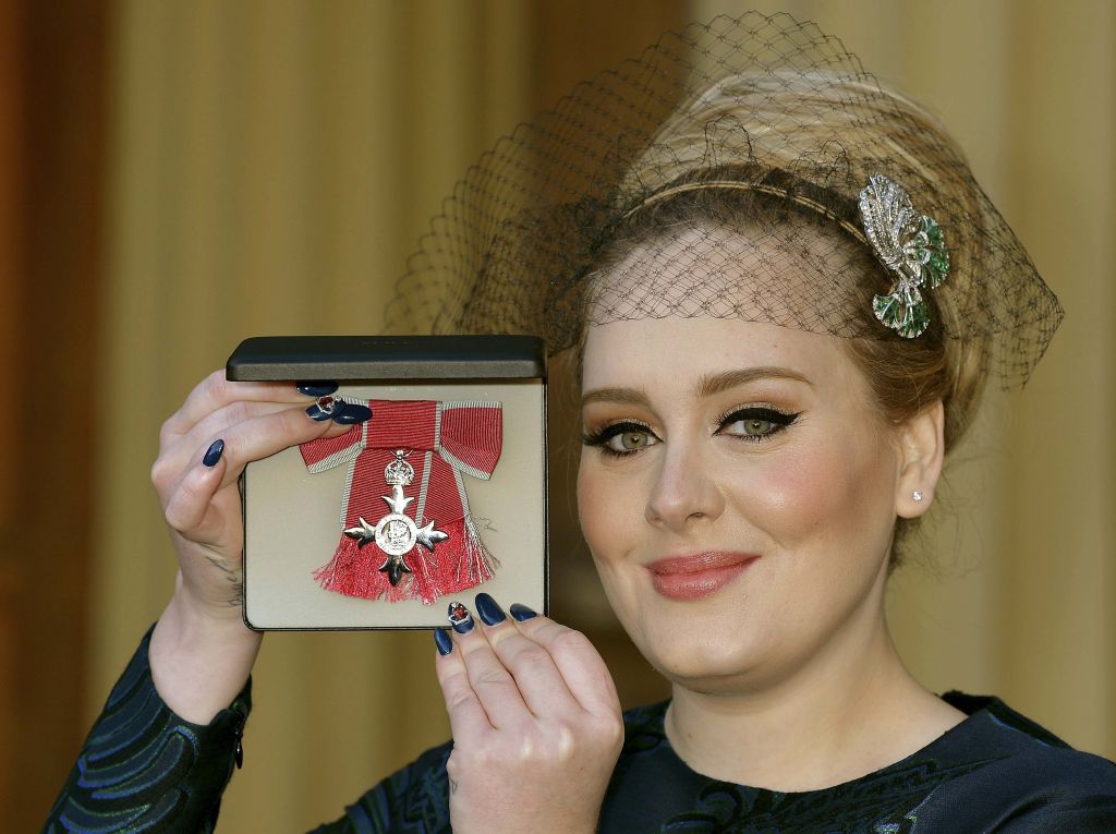 Adele prejela priznanje z dvora