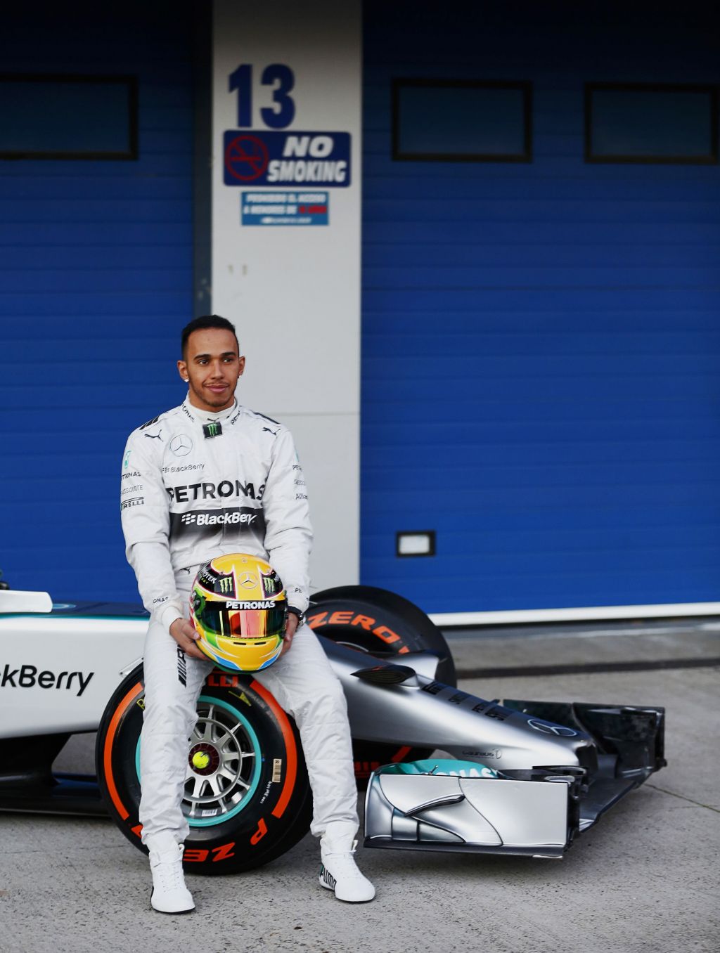 Lewisu Hamiltonu se še ne mudi pred oltar