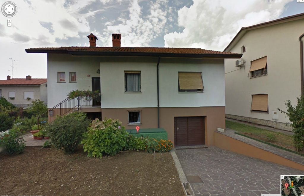 FOTO: Koga ali kaj je Google ujel pri hišah znanih Slovencev