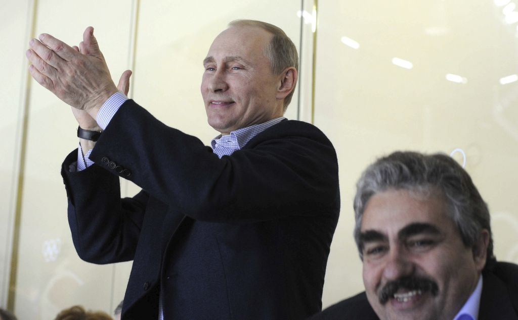 FOTO: Putin je najprej ploskal, na koncu pa je imel dolg nos