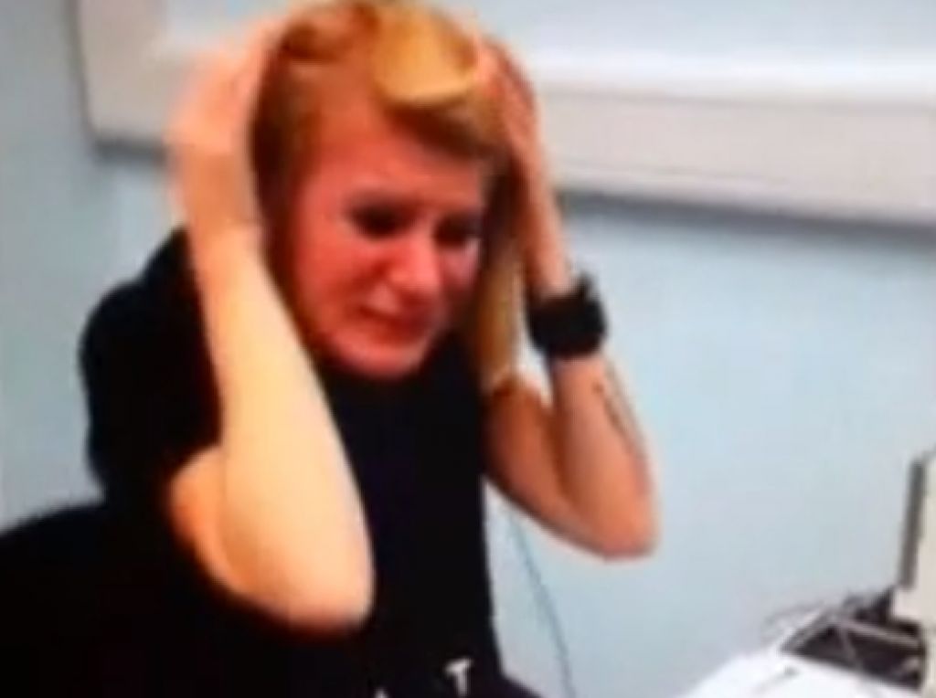 VIDEO: Presunljivo: od rojstva gluha je oslepela, zdaj pa sliši