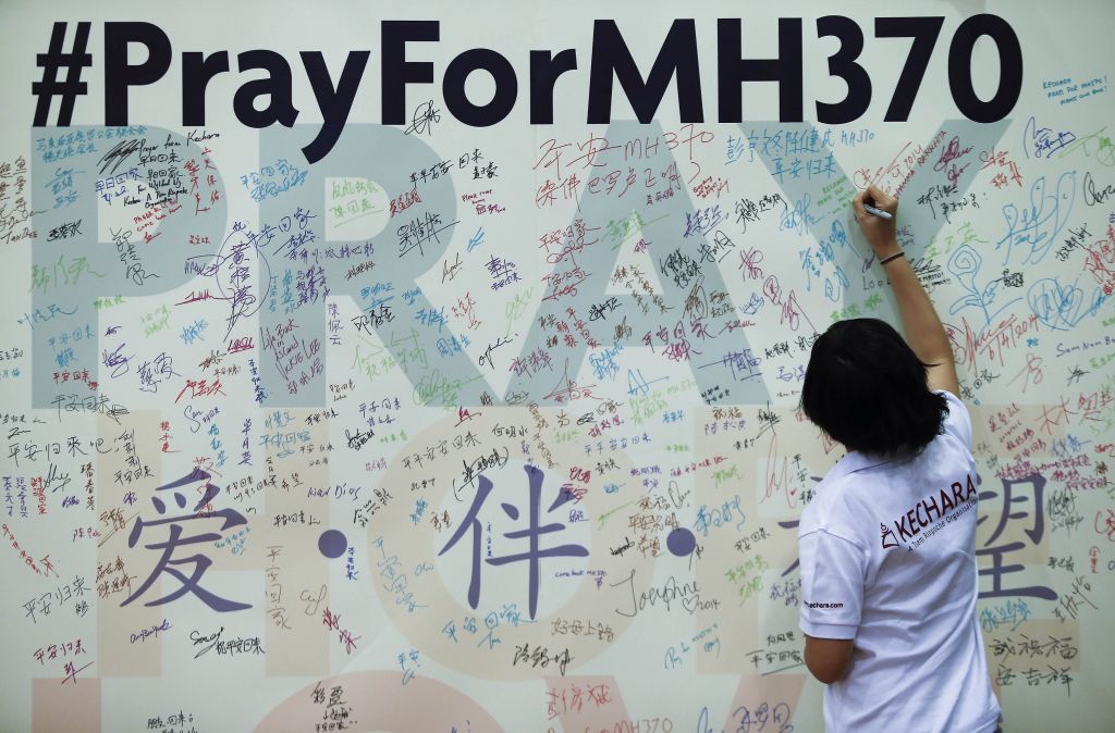 FOTO: Iskanje MH 370: ujeli tretji signal, a na drugi lokaciji