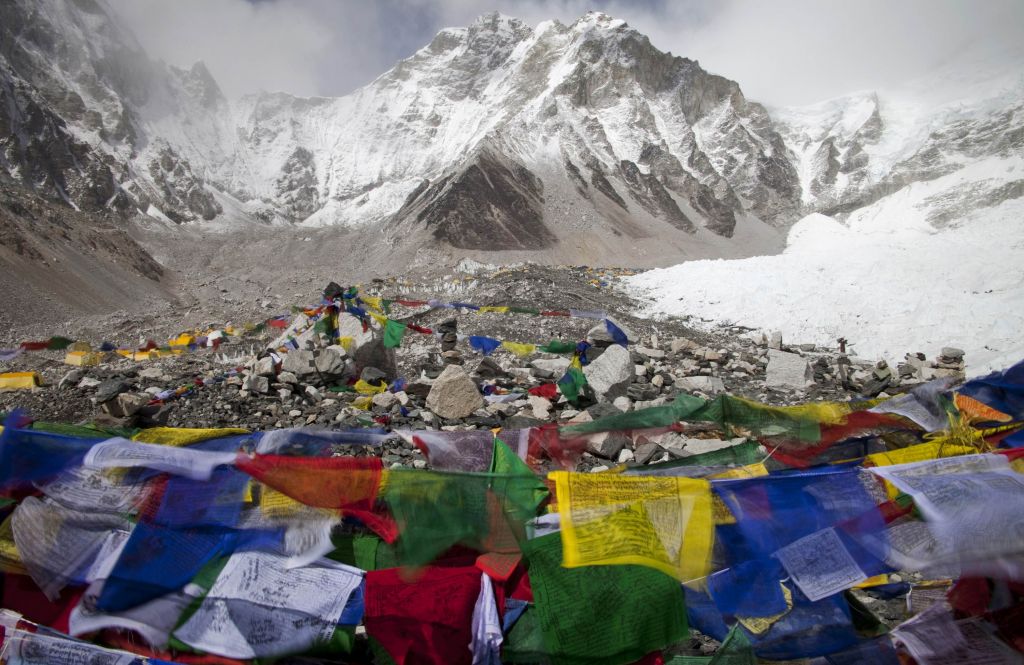 Grozljiva alpinistična nesreča: šest mrtvih, šest jih še iščejo