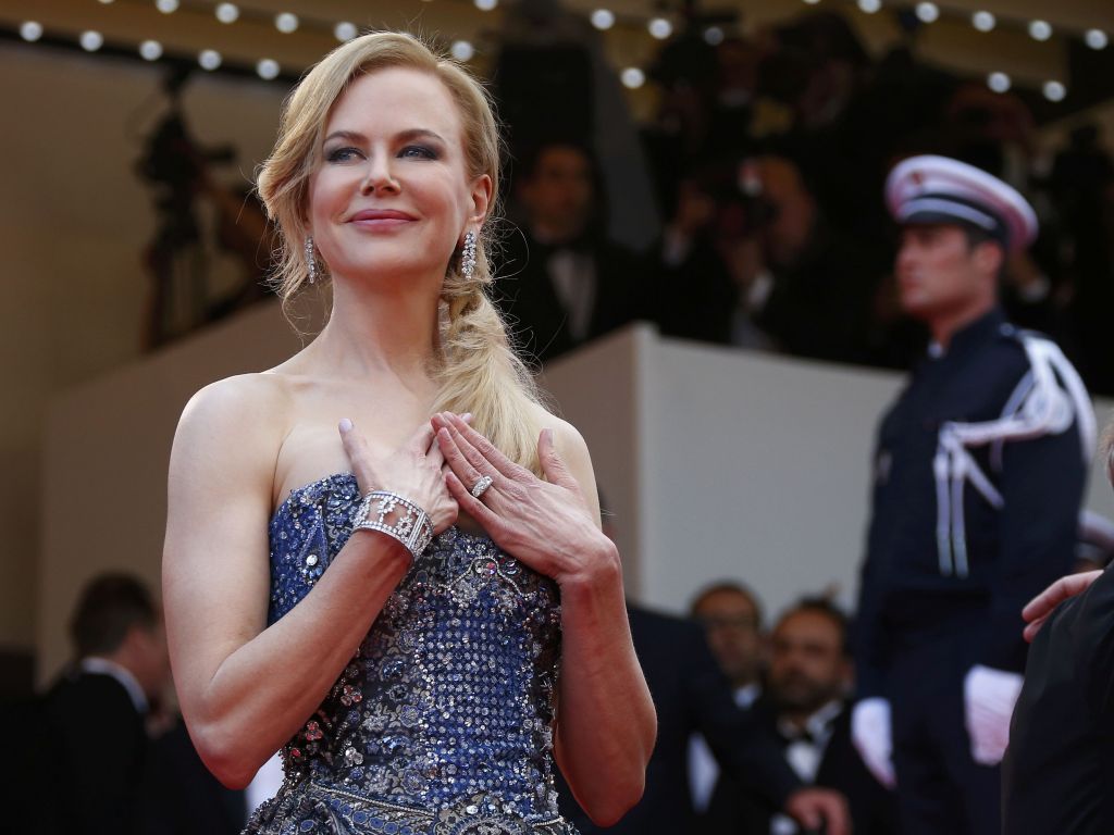 Nicole Kidman nima več umetnih prsi