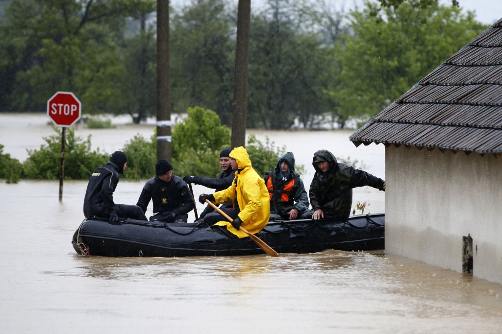 FOTO: Hude poplave vzele pet življenj
