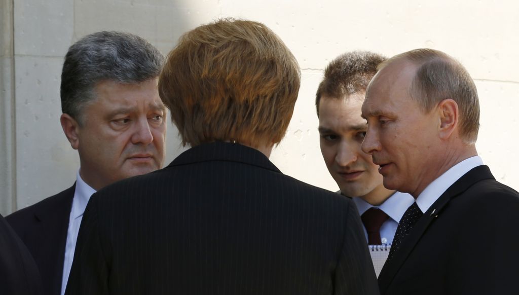 FOTO: Merklova med Putinom in Porošenkom